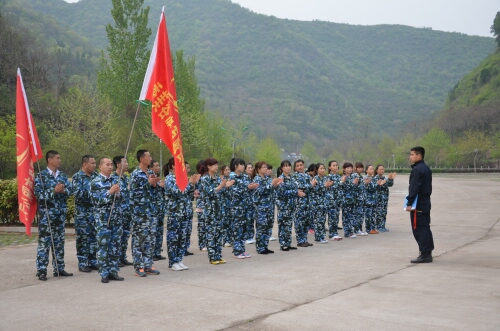 龙潭峡拓展训练 